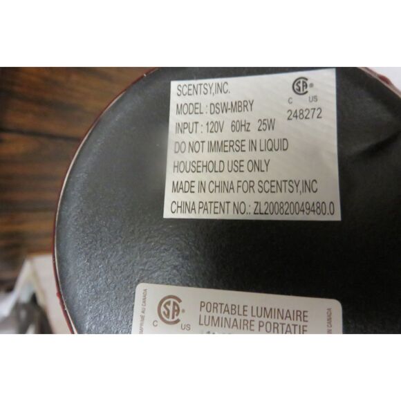 MINT IN BOX SCENTSY MERRY BERRY WAX WARMER - Picture 4 of 5